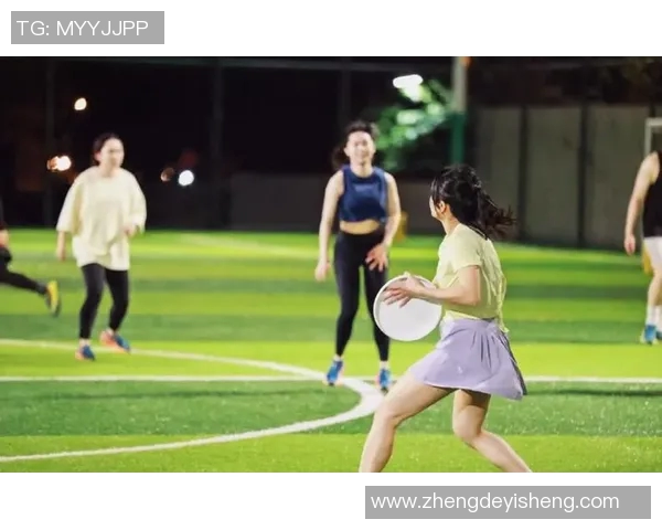 飞盘逆袭:成都飞盘队的奋斗与荣耀全纪录 飞盘逆袭:成都飞盘队的奋斗与荣耀全纪录